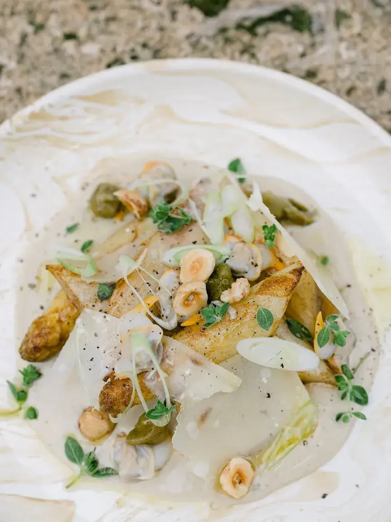 Sous les Pins par Les Agitateurs restaurante en Saint-Paul-de-Vence