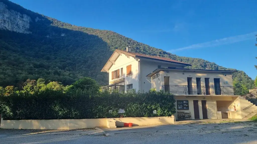 Clare Scoular_DOMAINE DE L'HERMITAGE_Saint-Rambert-en-Bugey_recensione