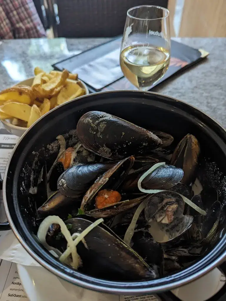 Liana Ottaviano_San Pétrus Restaurant Bar Glacier_Saint-Péray_review