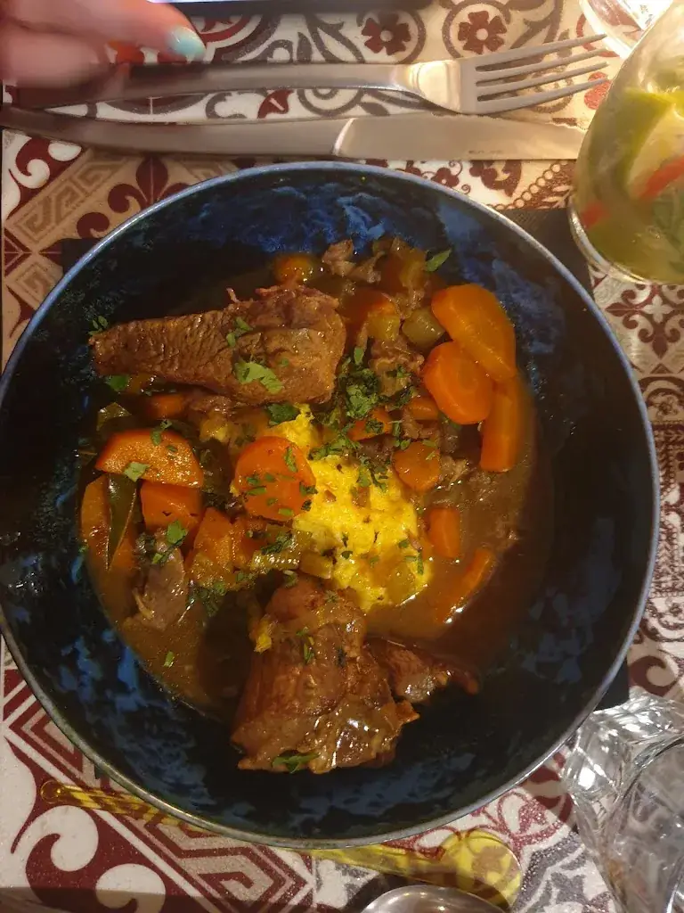 laurence Parisi_La Gaudinette devient Le Polisson_Saint-Paul-Trois-Châteaux_recensione