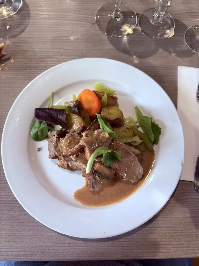 Scrap métal_Hôtel de la Poste_Saint-Privat_review