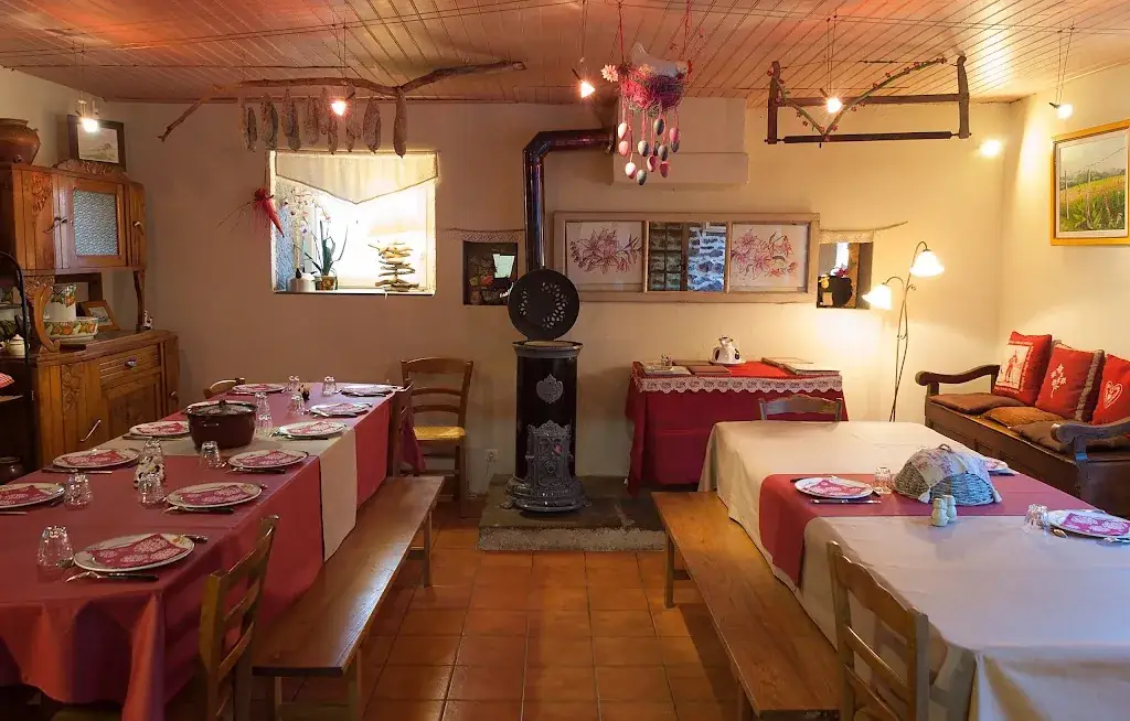 Auberge du Petit Planchat restaurant in Saint-Sauves-d'Auvergne