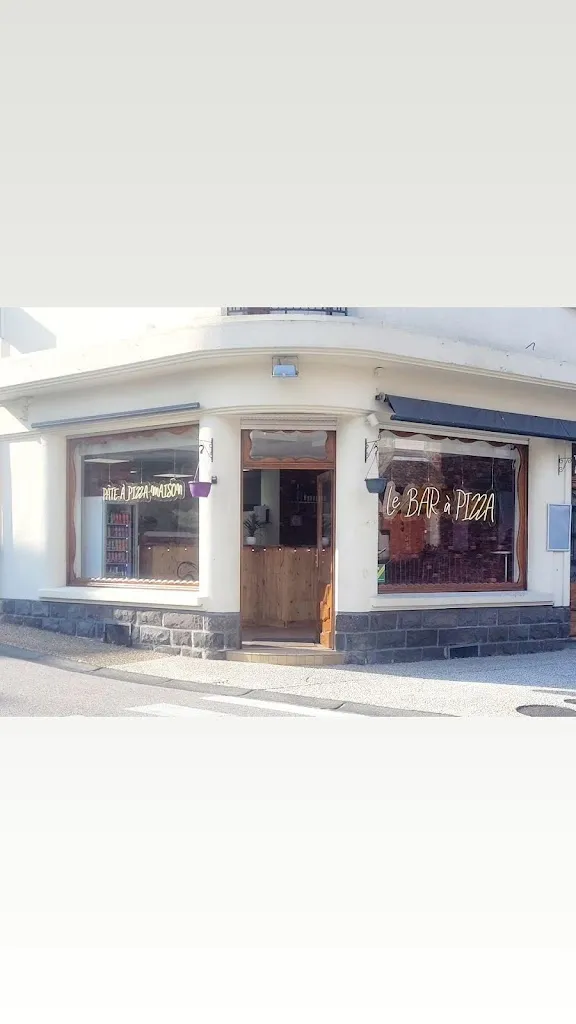 Le BAR à PIZZA restaurant in Saint-Sauves-d'Auvergne