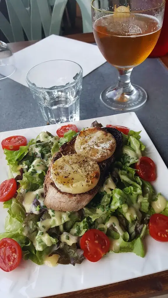 scott stellern_La Nappe a Carreaux_Saint-Romain-en-Gal_review