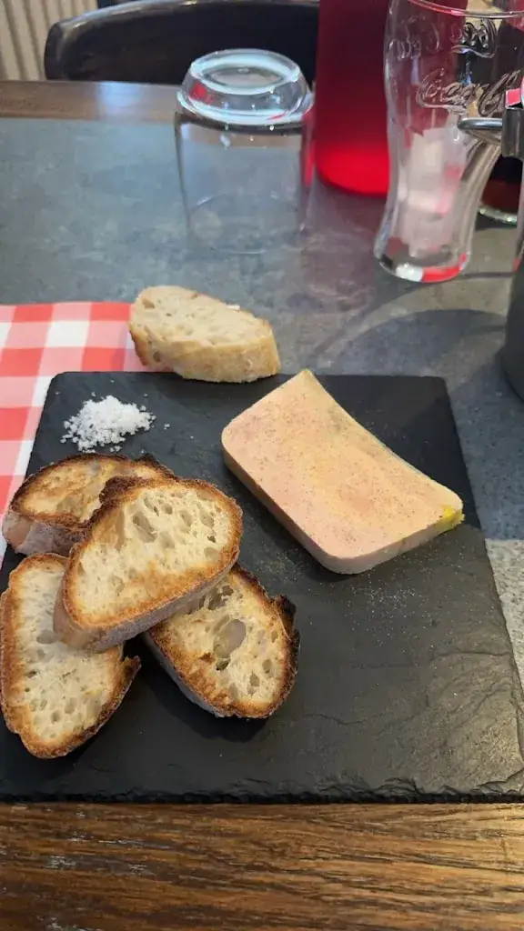 Jocelyn Simian_La Nappe a Carreaux_Saint-Romain-en-Gal_review