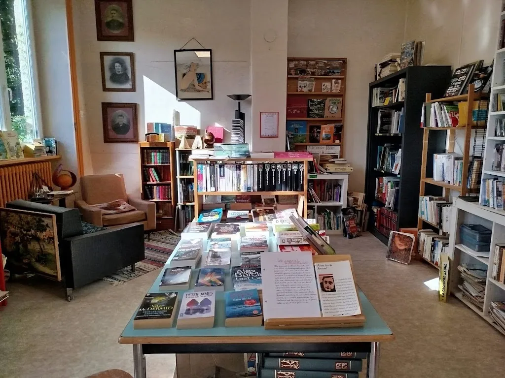 L'envers du Grenier (recyclerie et café-ressources) restaurant in Saint-Sauveur-en-Rue