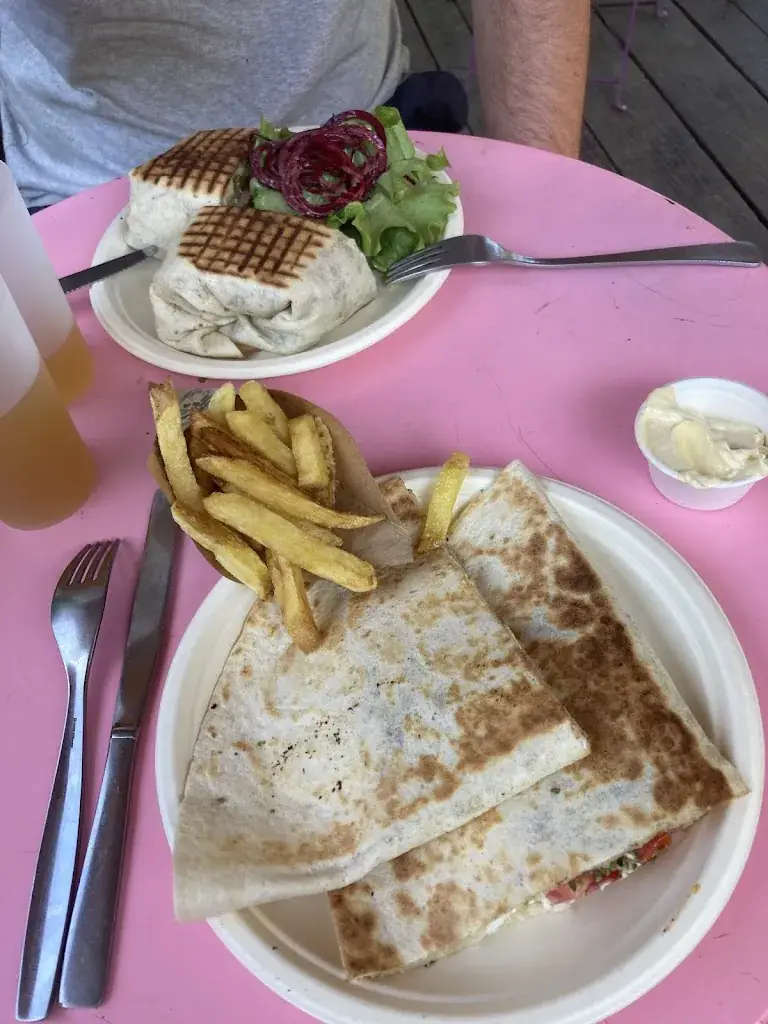 Caro A._La Guinguette_Saint-Sauveur-de-Montagut_review