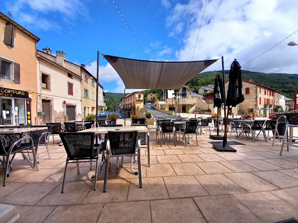 Le grand Café restaurant in Saint-Sernin-sur-Rance