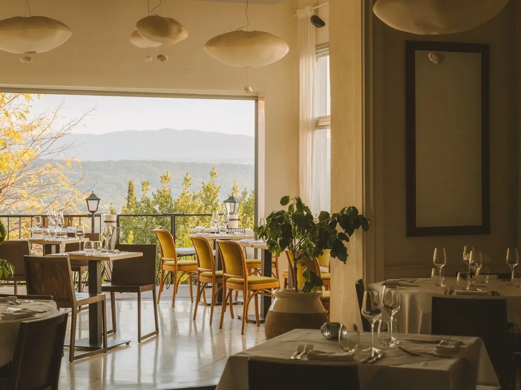 Le Saint Hubert restaurant in Saint-Saturnin-lès-Apt