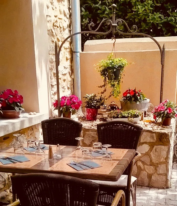 Restaurant Provençal La Margelle ristorante a Saint-Saturnin-lès-Avignon