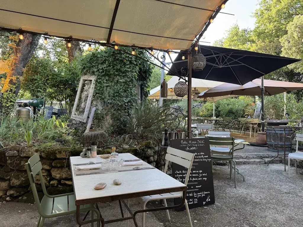 Alain Vez_Les Buisses_Saint-Restitut_review