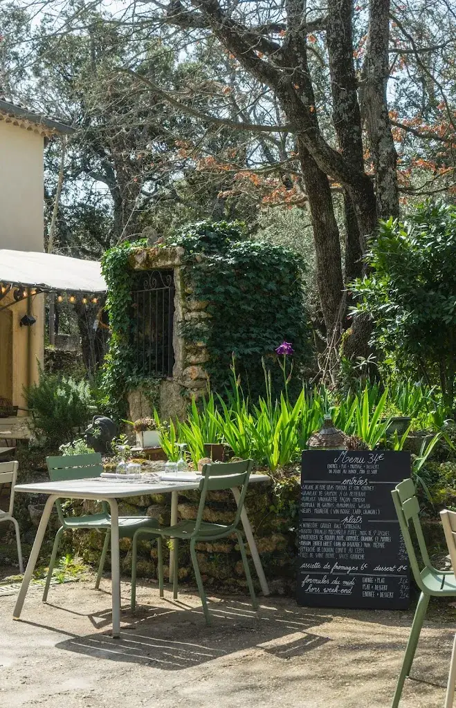 Les Buisses restaurant in Saint-Restitut