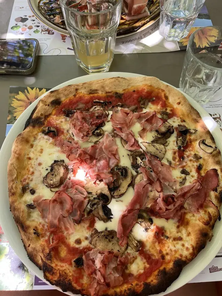 Louisa Charles_Casa Luigi_Saint-Paul-Trois-Châteaux_reseña