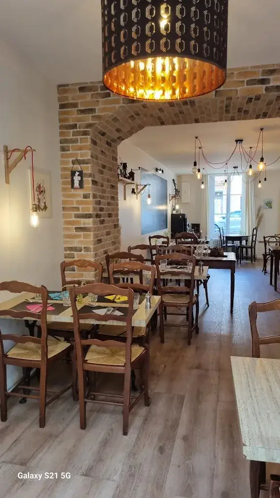 chantal Fernandes_Hôtel de la poste_Saint-Symphorien-de-Lay_review