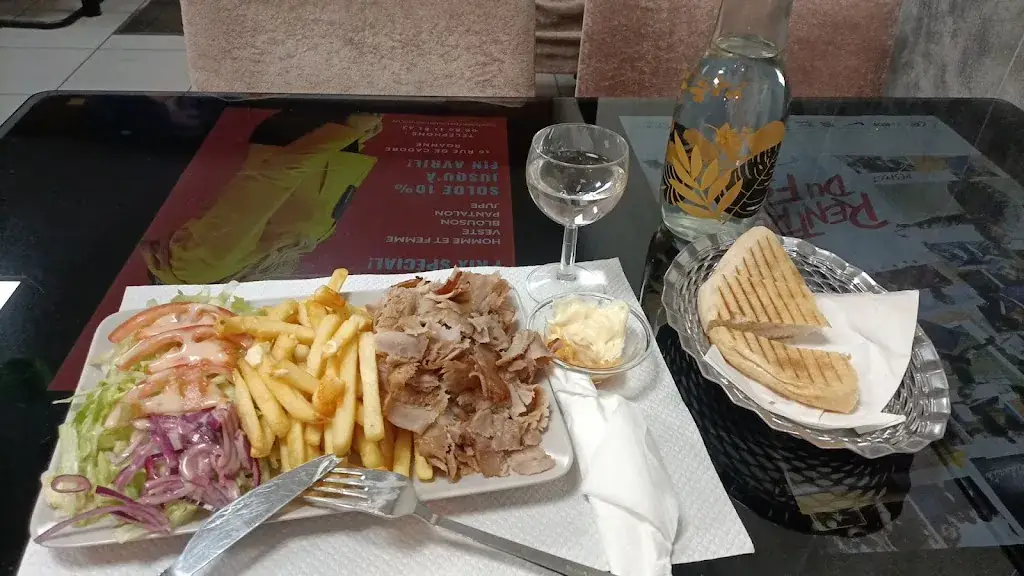 TH Restauration - Café des touristes_Saint-Symphorien-de-Lay_slider_image_3