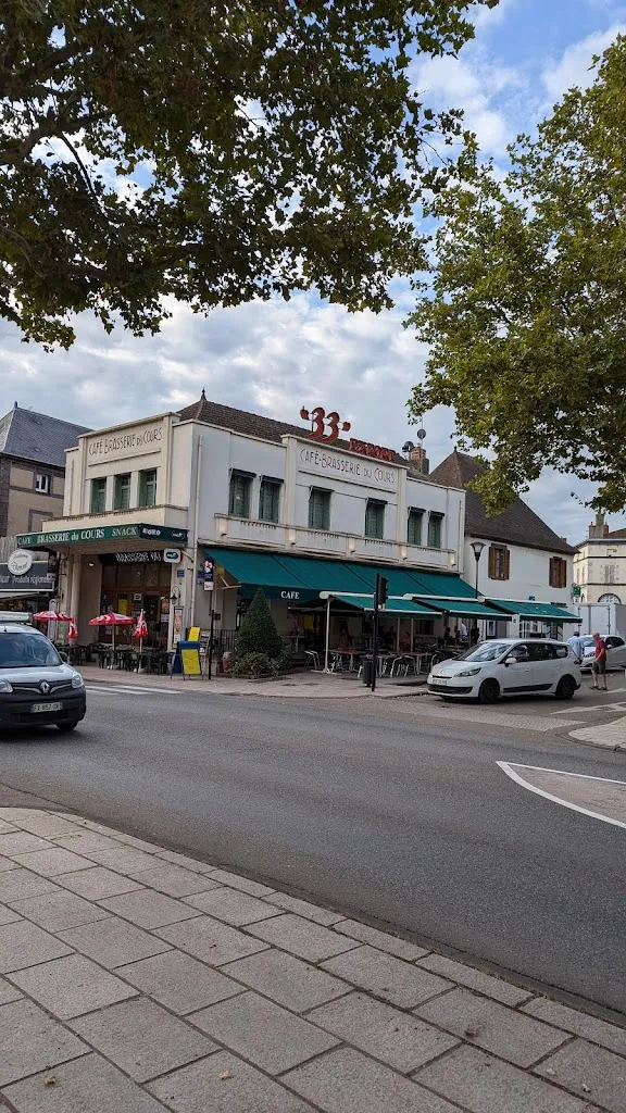 Oliver C._Café-Brasserie Du Cours_Saint-Pourçain-sur-Sioule_review