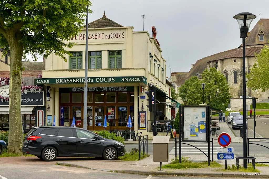 Café-Brasserie Du Cours restaurant à Saint-Pourçain-sur-Sioule