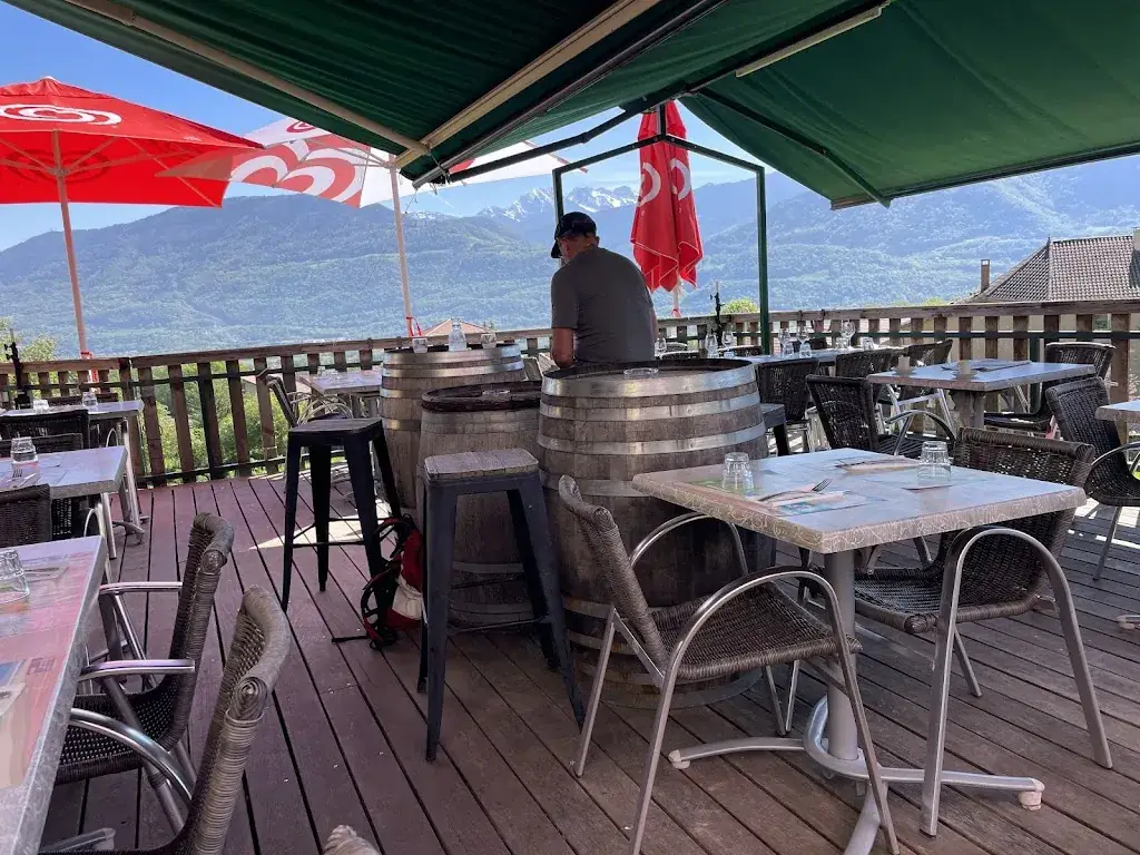 Café de la Mairie restaurant in Saint-Vincent-de-Mercuze