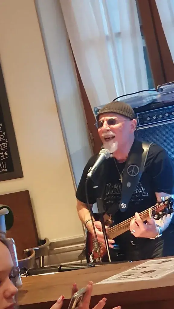 Café de la Mairie_Saint-Vincent-de-Mercuze_slider_image_2