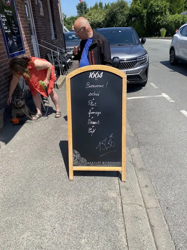 Peter Nicholson_Aux Oiseaux de Mer_Rivière-Saint-Sauveur_review