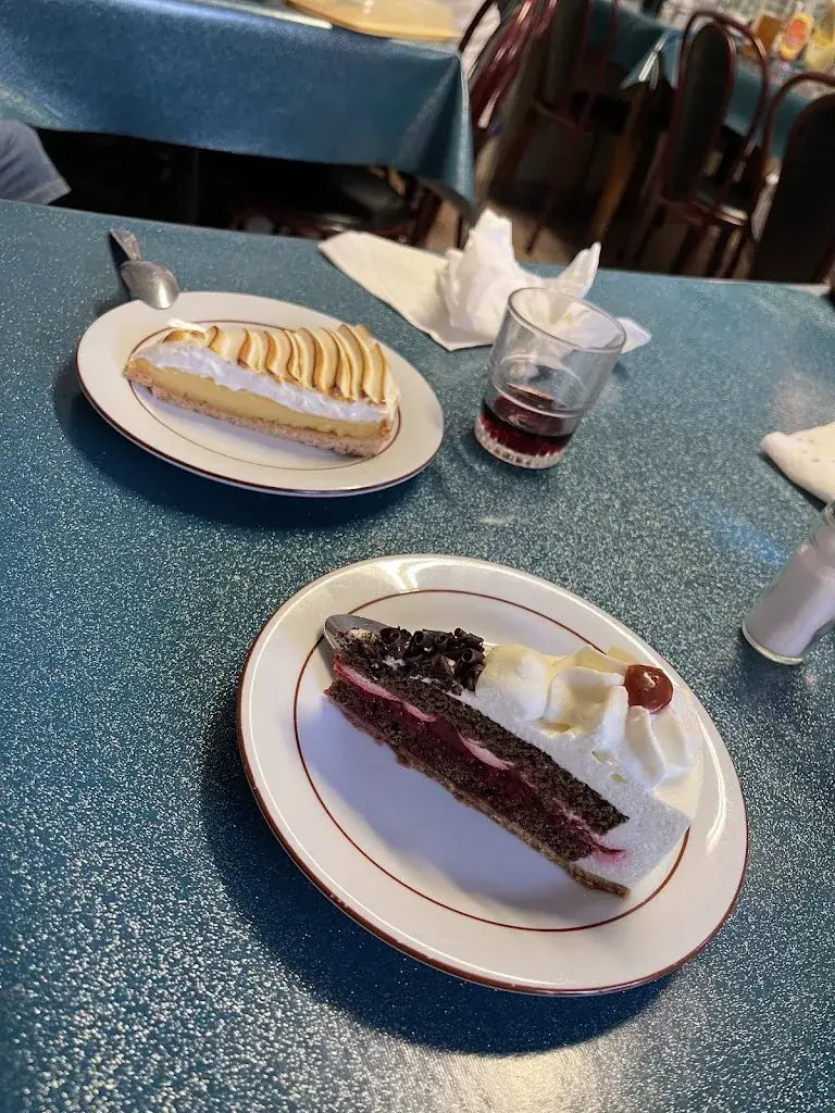 Carl Lowisin_Aux Oiseaux de Mer_Rivière-Saint-Sauveur_review