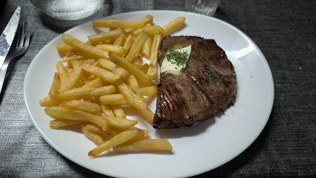 Aux Oiseaux de Mer Restaurant in Rivière-Saint-Sauveur