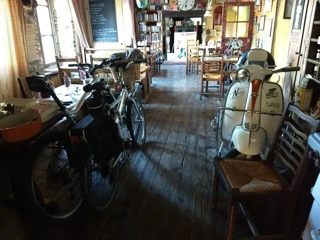 Chris Harris_Le Rideau Cramoisi_Saint-Sauveur-le-Vicomte_review