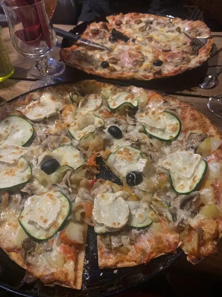 MagicBusArt_Le Rideau Cramoisi_Saint-Sauveur-le-Vicomte_review