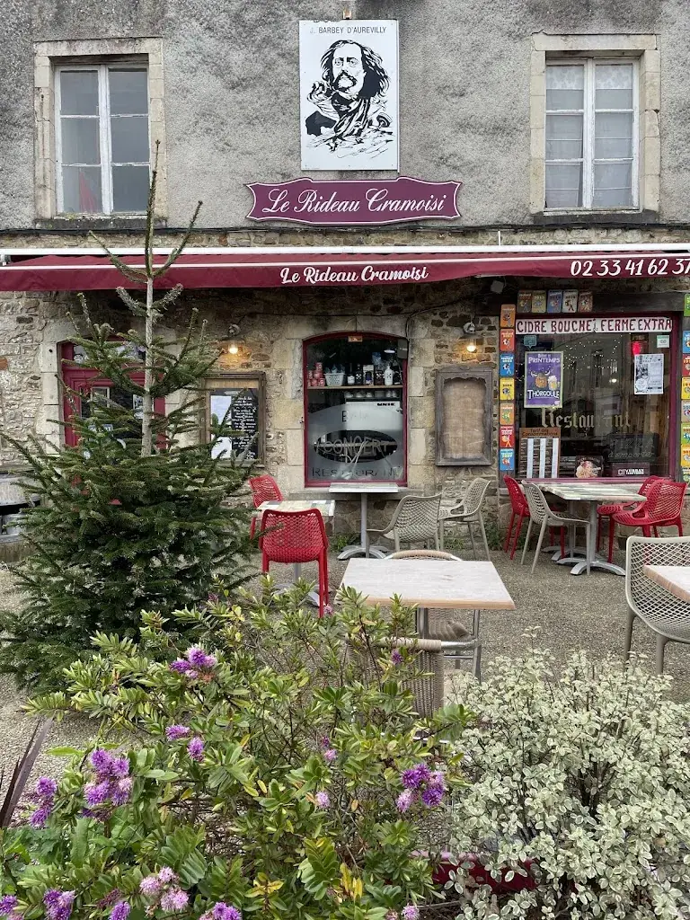 Le Rideau Cramoisi restaurant in Saint-Sauveur-le-Vicomte