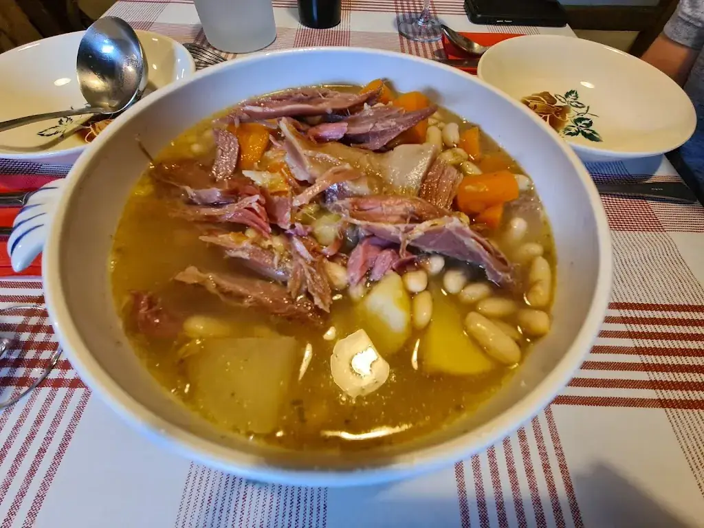 Adeline Lim_Luz et Coutumes_Luz-Saint-Sauveur_review