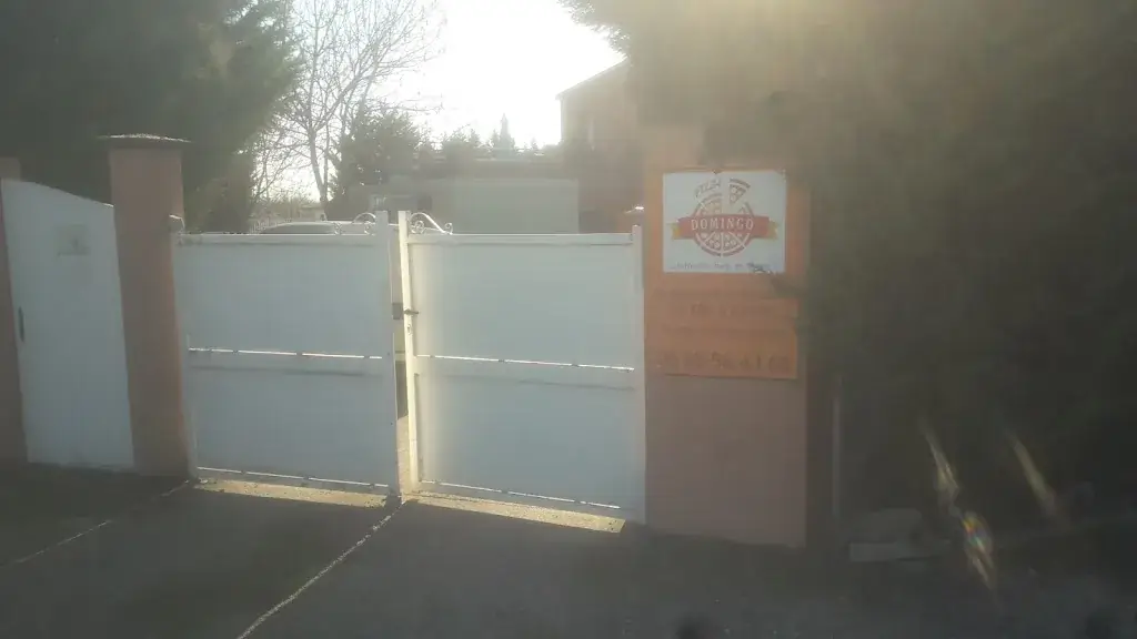 Domingo pizza Restaurant in Sainte-Euphémie