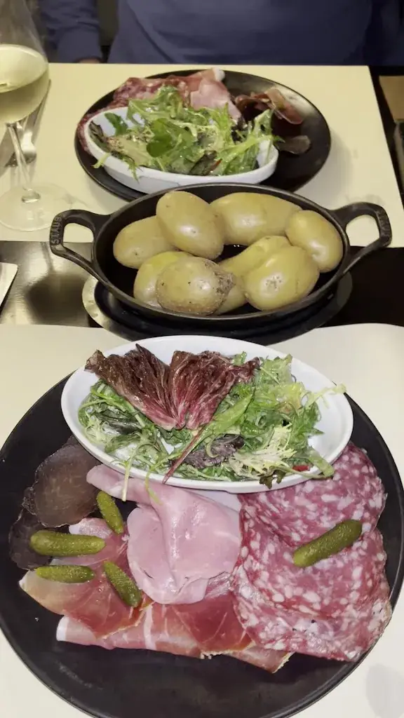 Restaurant l'Ecuelle_Aix-les-Bains_slider_image_2