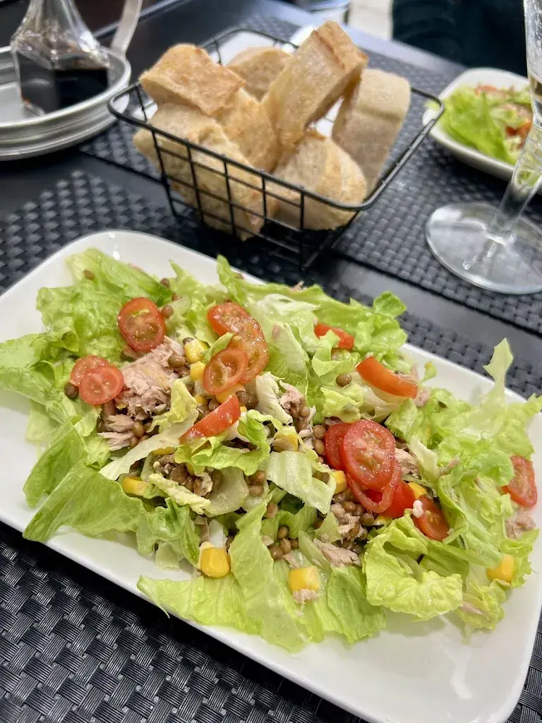 Jodi Miller_Tabac Restaurant Café des Arts by Grillade des arts_Sainte-Colombe_review