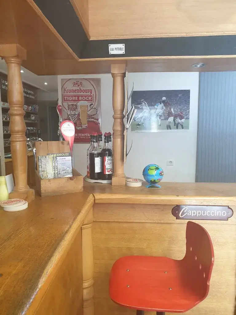 Café du Château chez kiki_Sansac-de-Marmiesse_slider_image_3