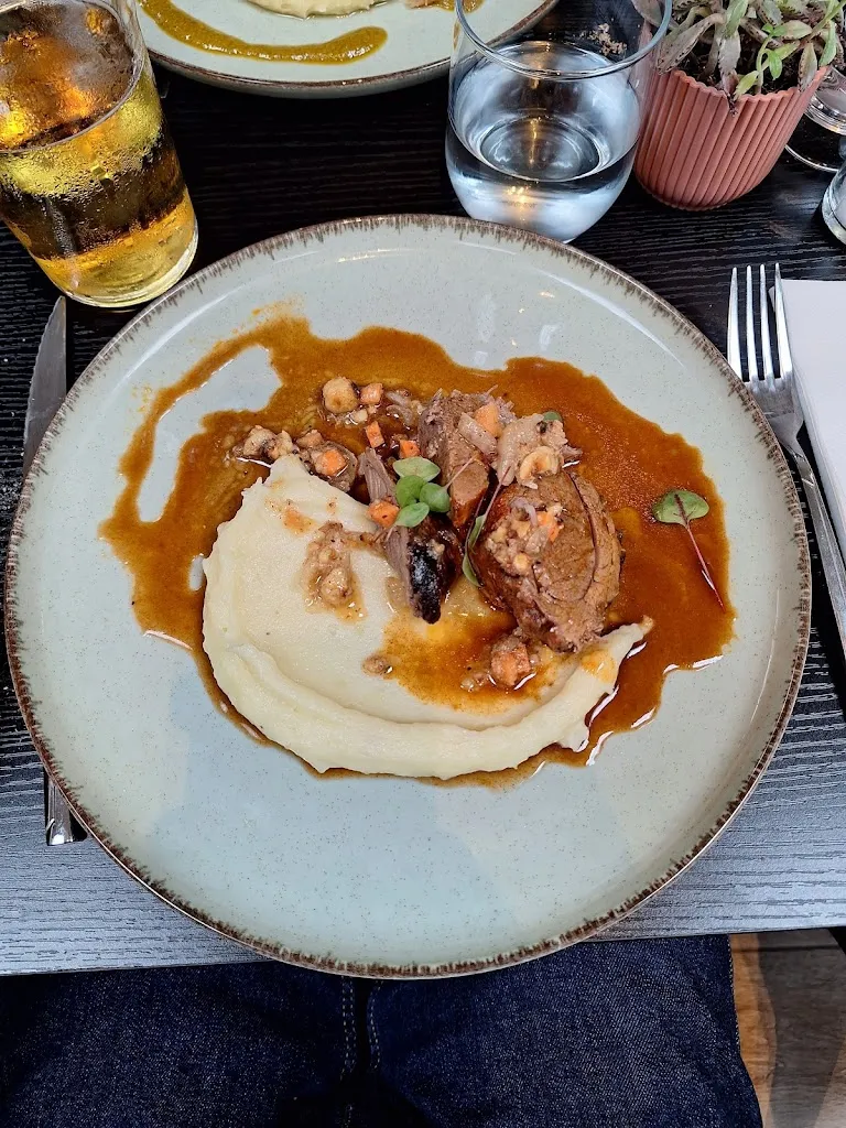 Le 1920_Sarras_slider_image_3