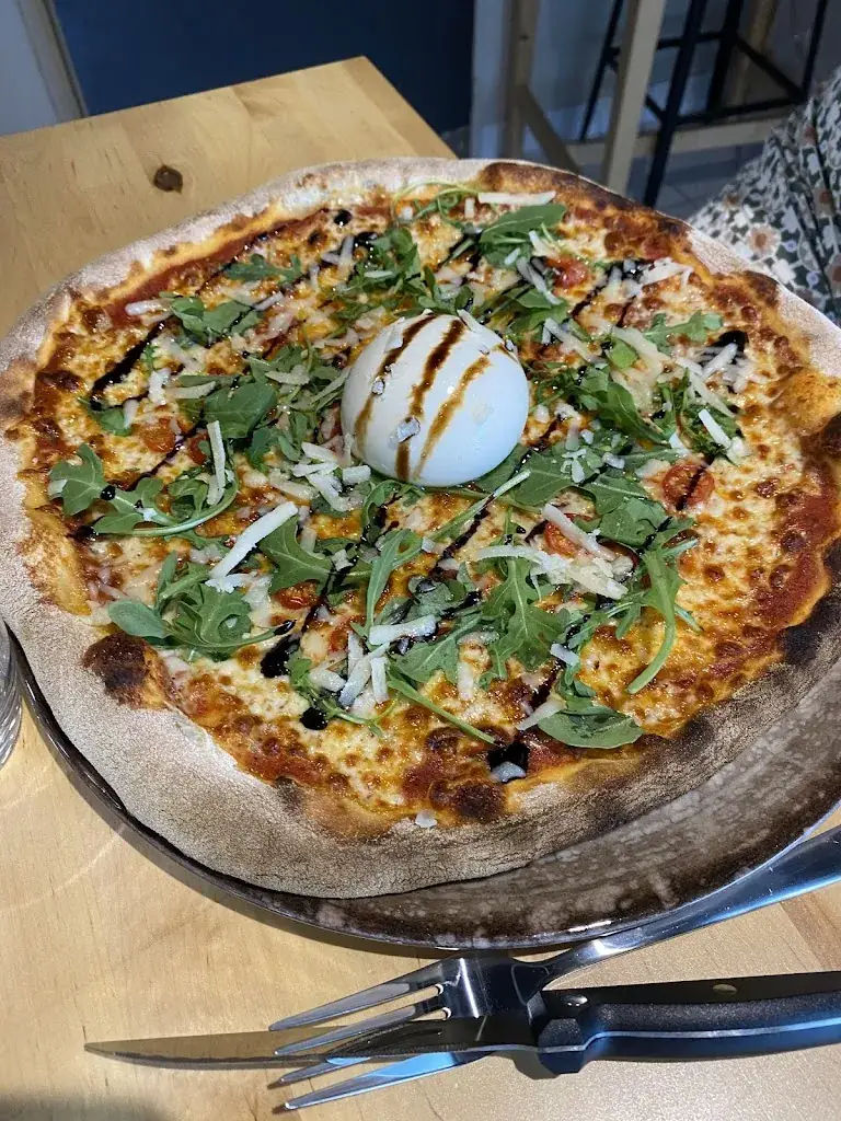 Isabelle Boyer_Simone et Odette Pizzeria_Sarras_review