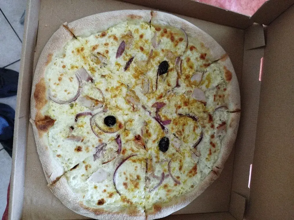 Simone et Odette Pizzeria_Sarras_slider_image_3