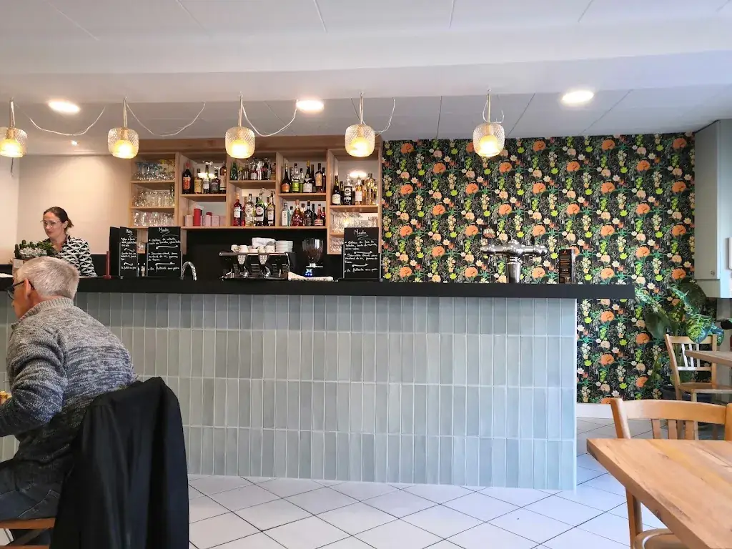 Cafe Du Centre_Sathonay-Camp_slider_image_2