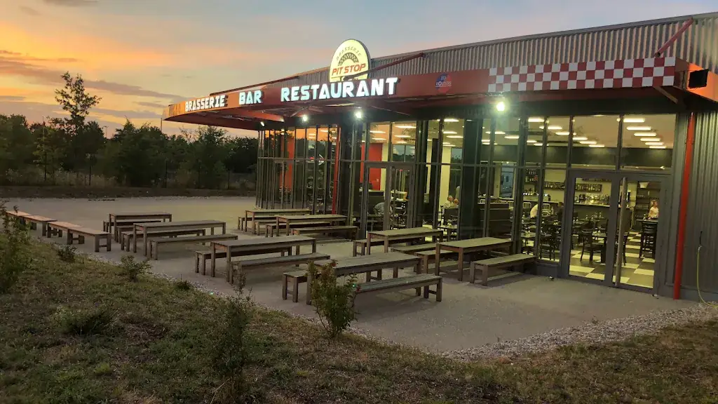 PIT STOP ONE_Saint-Quentin-Fallavier_slider_image_1