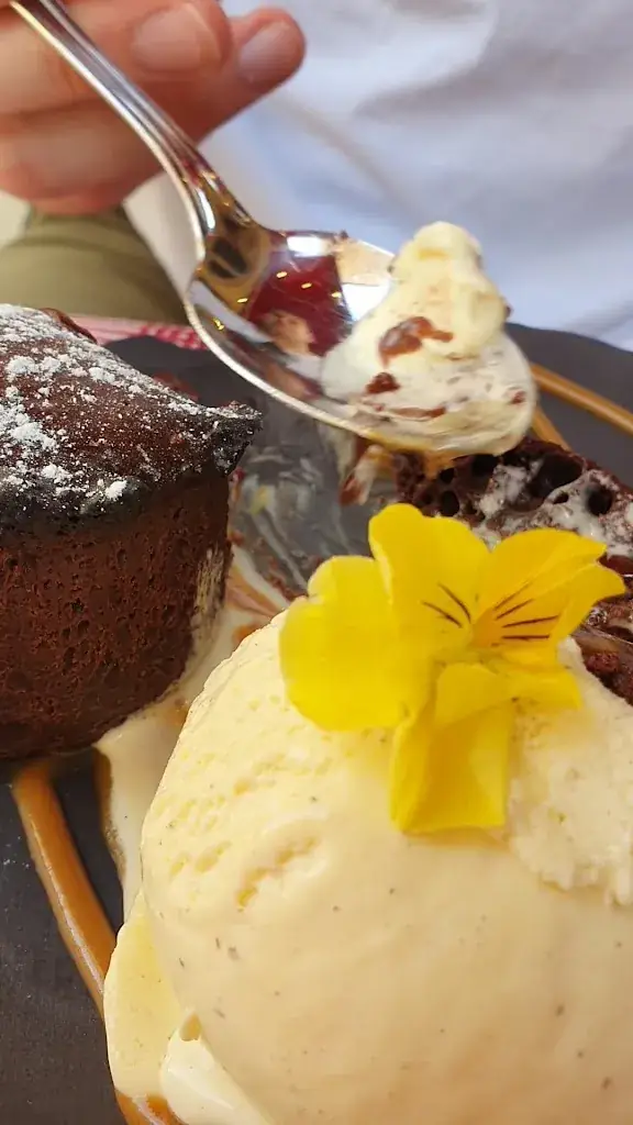 David Hargreaves_Le Baron_Sainte-Foy-lès-Lyon_review