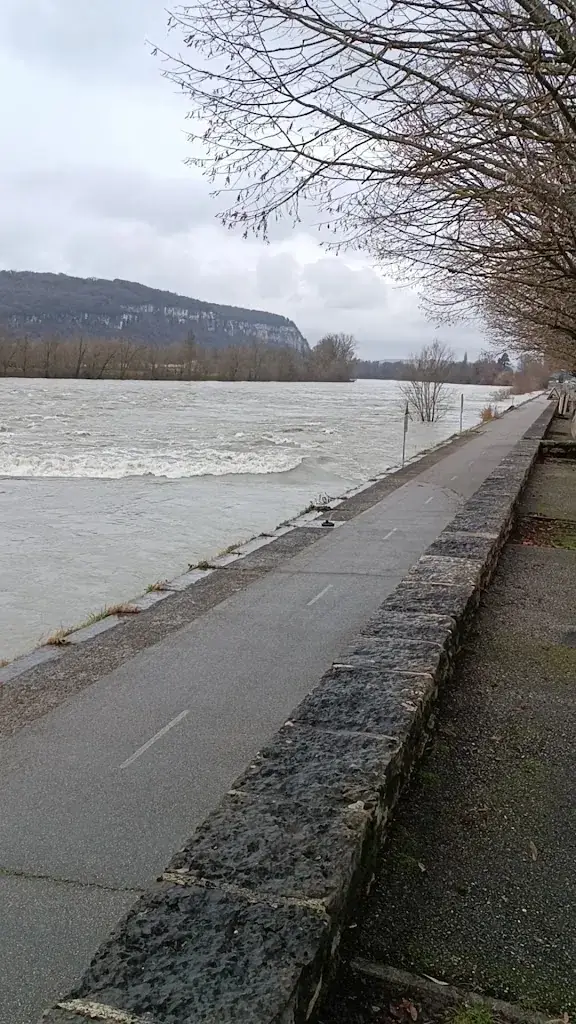 Florence Dangoux_LE SAULT BRENAZ_Sault-Brénaz_review