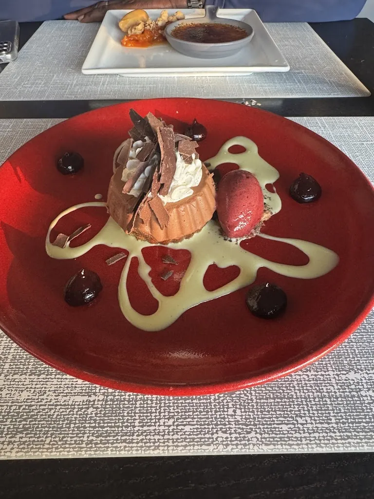 Restaurant A 4 Mains_Salaise-sur-Sanne_slider_image_2