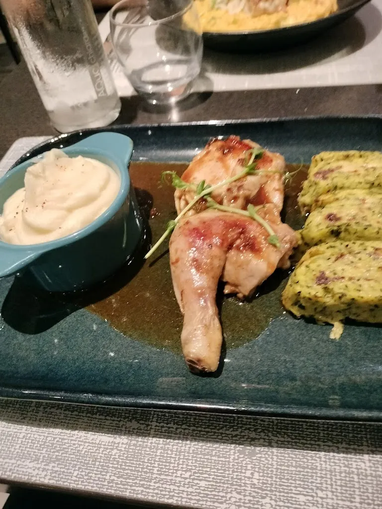 Restaurant A 4 Mains_Salaise-sur-Sanne_slider_image_3