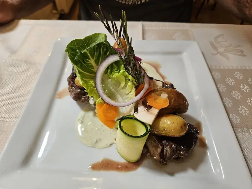 Mei Li_Restaurant Café Tabac FDJ Julien Chaput_Sauxillanges_review