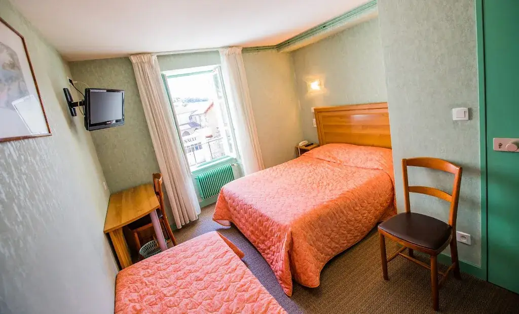 Hôtel Restaurant De L'abbaye_Sauxillanges_slider_image_2