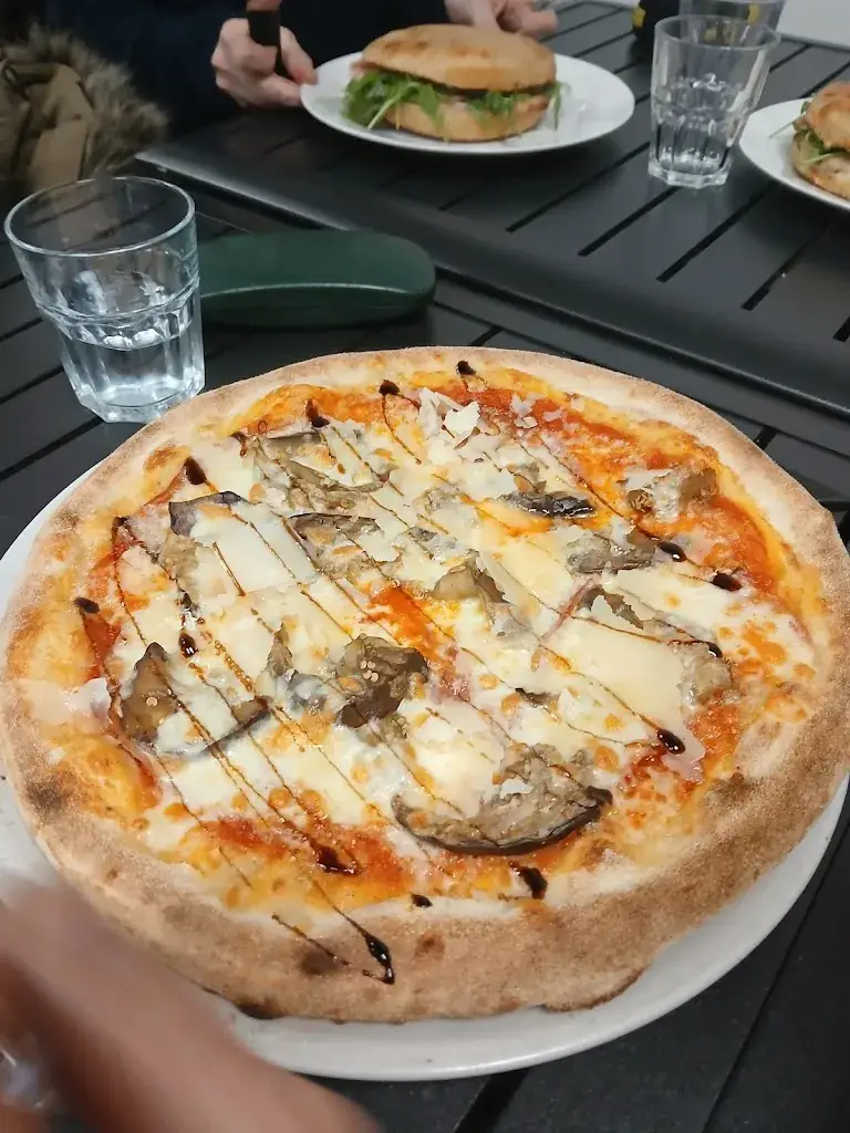 Sorenza G_Divino-Pizzeria-Sassenage-champion de France de la pizza_Sassenage_review