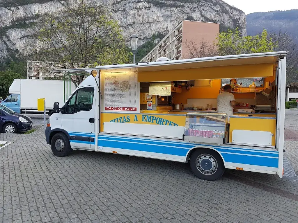 Camion - La Petite Pizza_Sassenage_slider_image_3