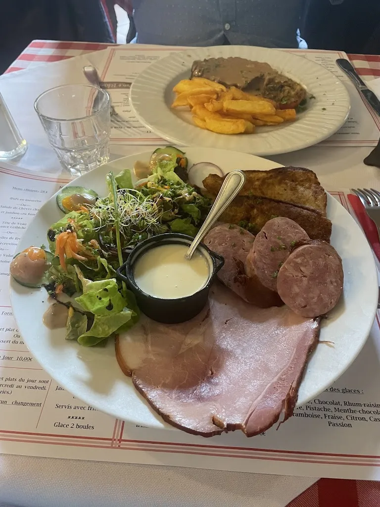 D Lugard_Le Petit Blanc_Salins-les-Bains_review