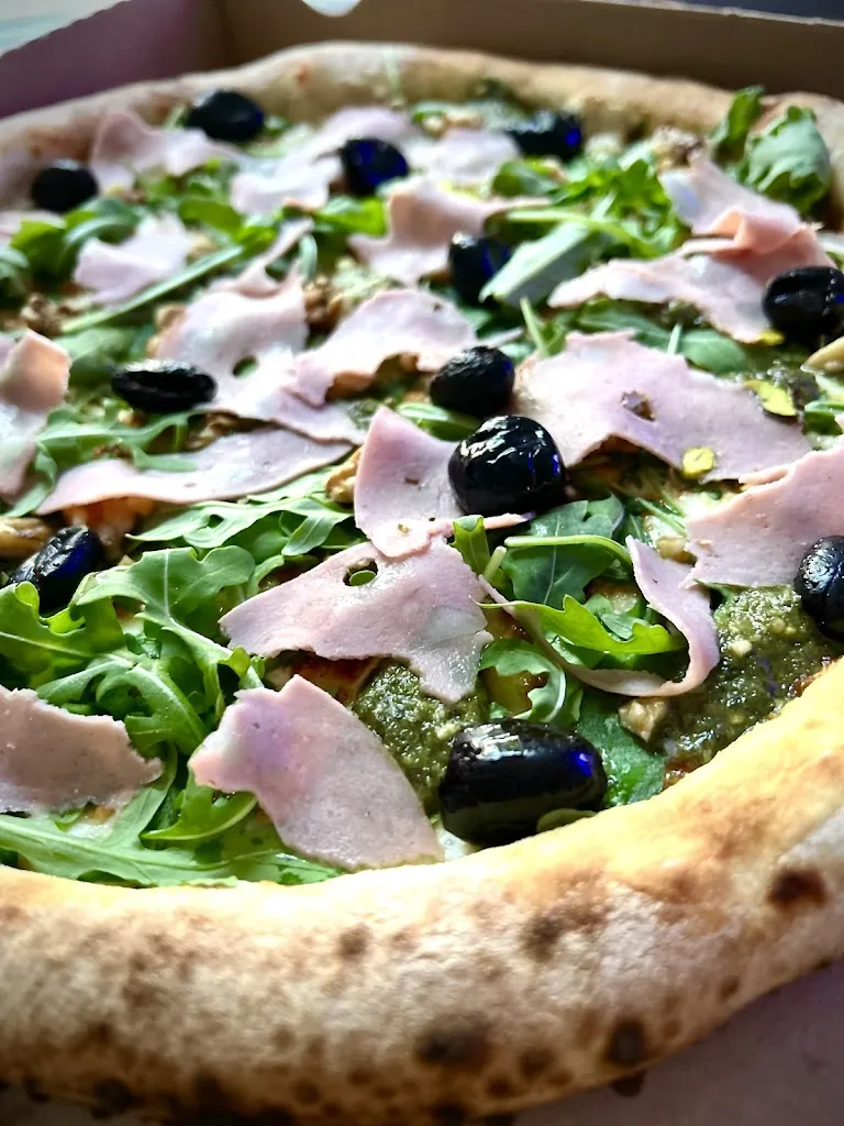 Stéphanie MORIN_Galactique pizza_Balbigny_review