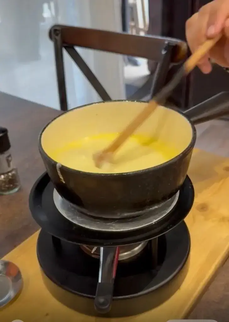 Anaïs BARME_L’Endroit_Salins-Fontaine_recensione